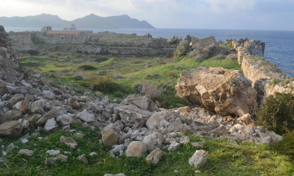 Κατέρρευσε κομμάτι πύργου στο Κάστρο της Μεθώνης του 13ου αιώνα